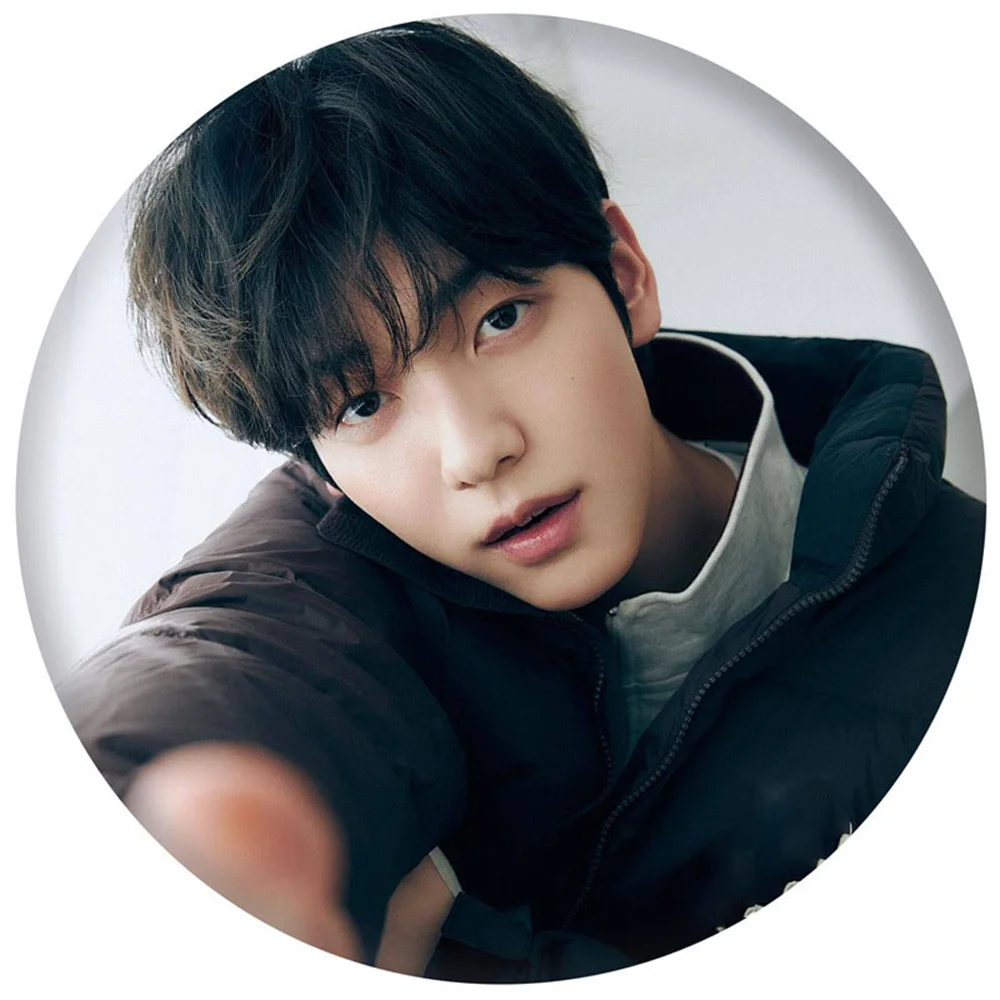 Fashion Soobin Magazine Photo Print Badge Brooches Mirror Keyring Bag Key Pendant Clothing Pins Fans Birthday Collection Gifts