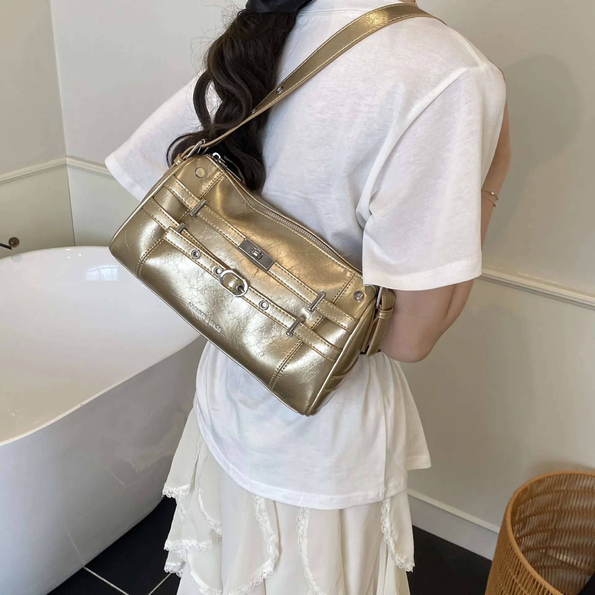 

Underarm bag Cylinder locomotive wind soft surface Large capacity Women's versatile trend Commuter shoulder bag