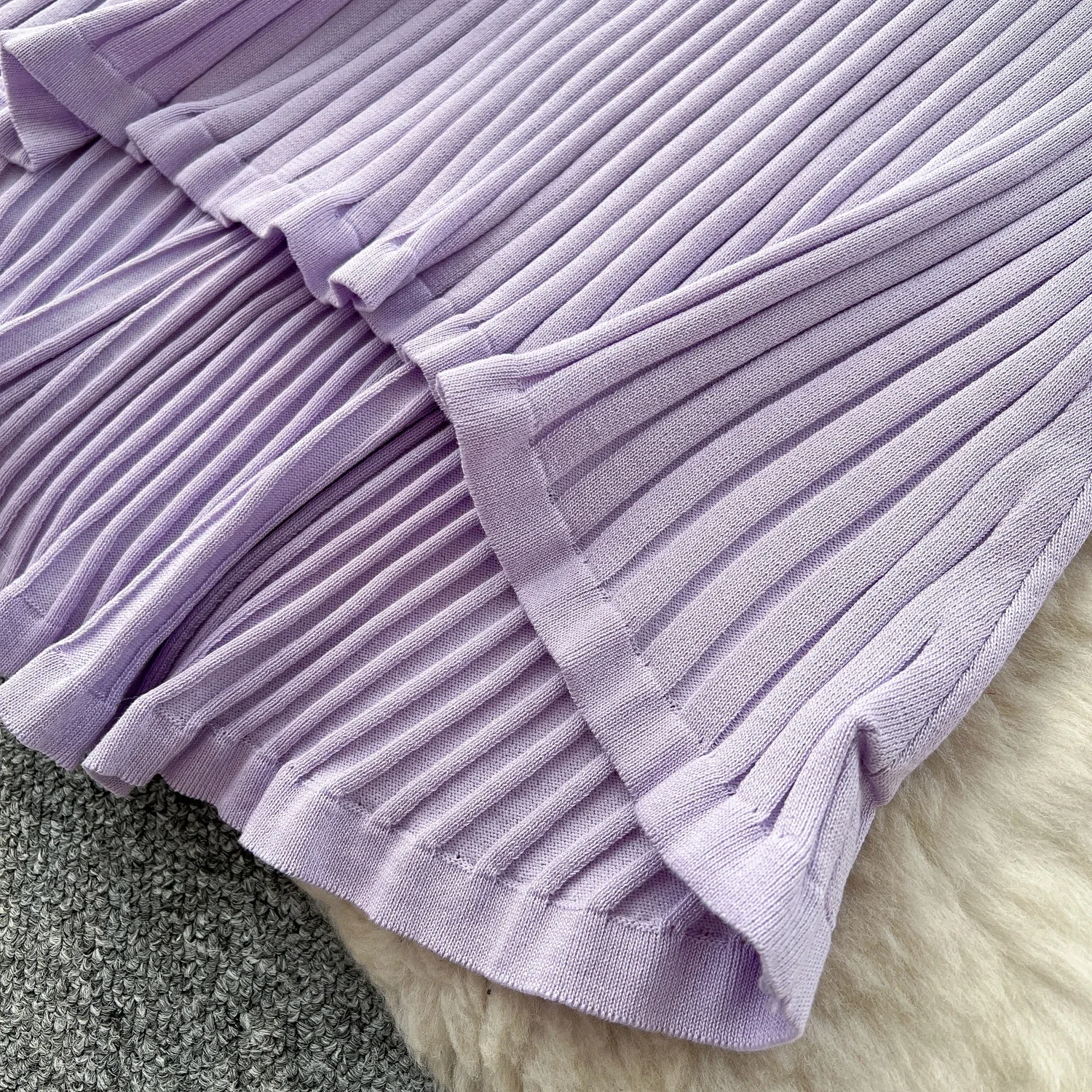 Neues ärmelloses Strick-Unregelmäßiges langes Kleid mit O-Ausschnitt, solides gestreiftes Design, 2025, Sommermode, Grundlagen, Damen, schlankes Sommerkleid