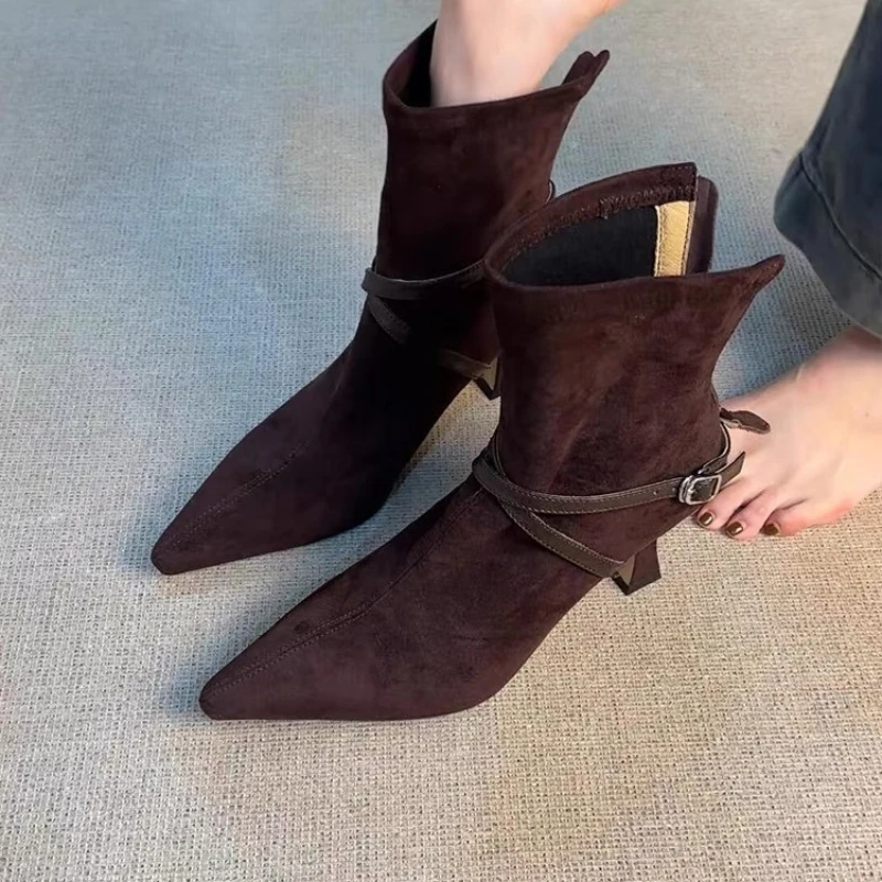 من المألوف بسيطة وشعبية عالية الكعب المرأة حذاء من الجلد أشار تو أنيقة الشتاء التمهيد 2025 أحذية الموضة #5