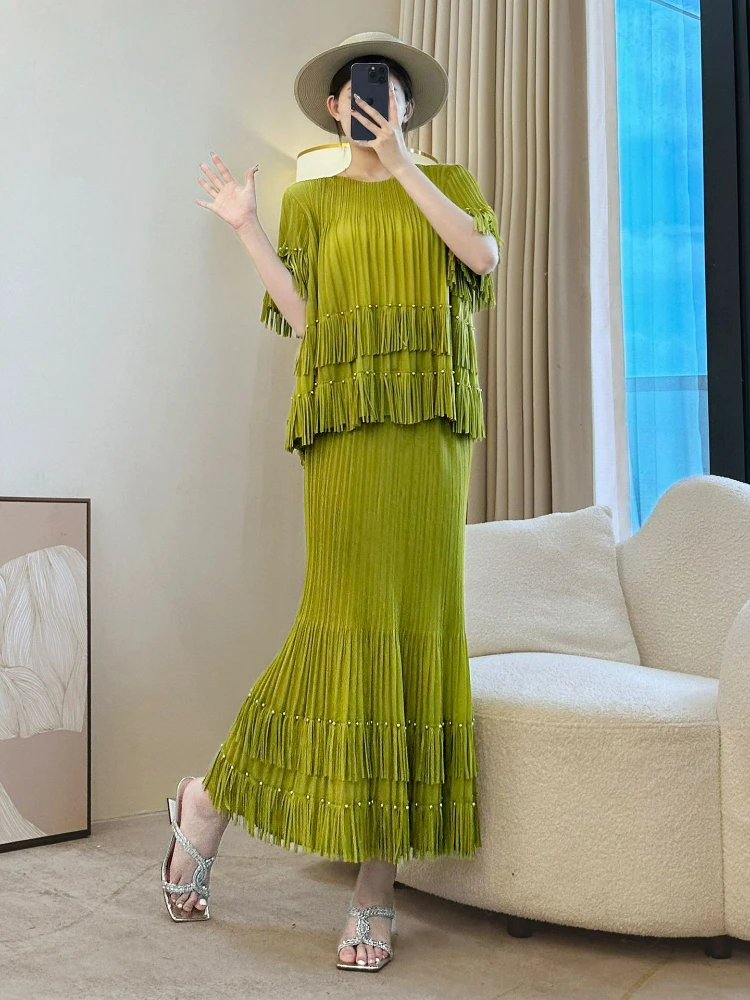 

2025 Miyake Short-sleeved Top Pleated Fringed Skirt Two-piece Set Women's Summer New Skirt Fashion Suit