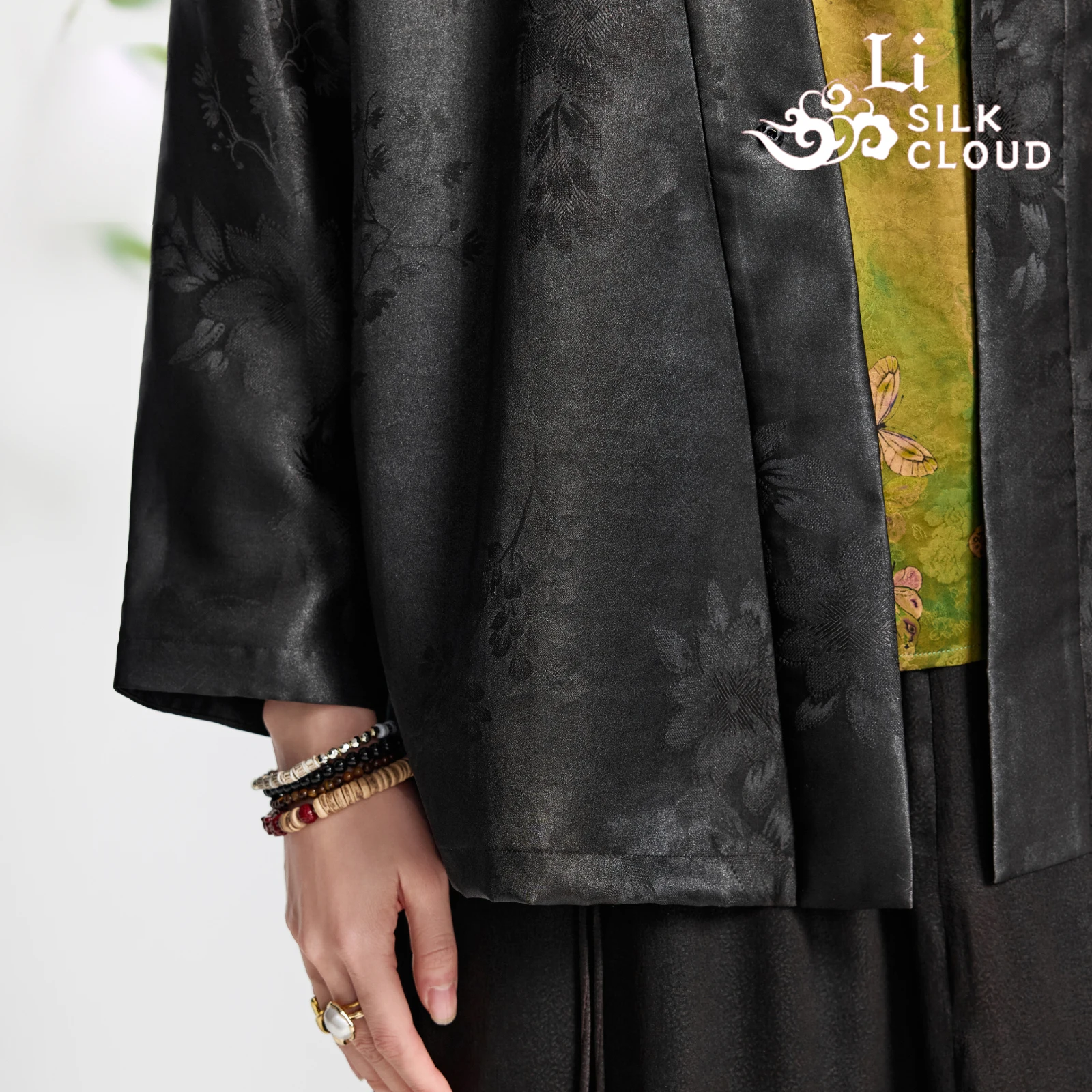 LI SILK CLOUD 100% Mulberry Silk Xiangyunsha Outerwear - Chinese Classic Style, Vintage Prints, Lightweight Outerwear