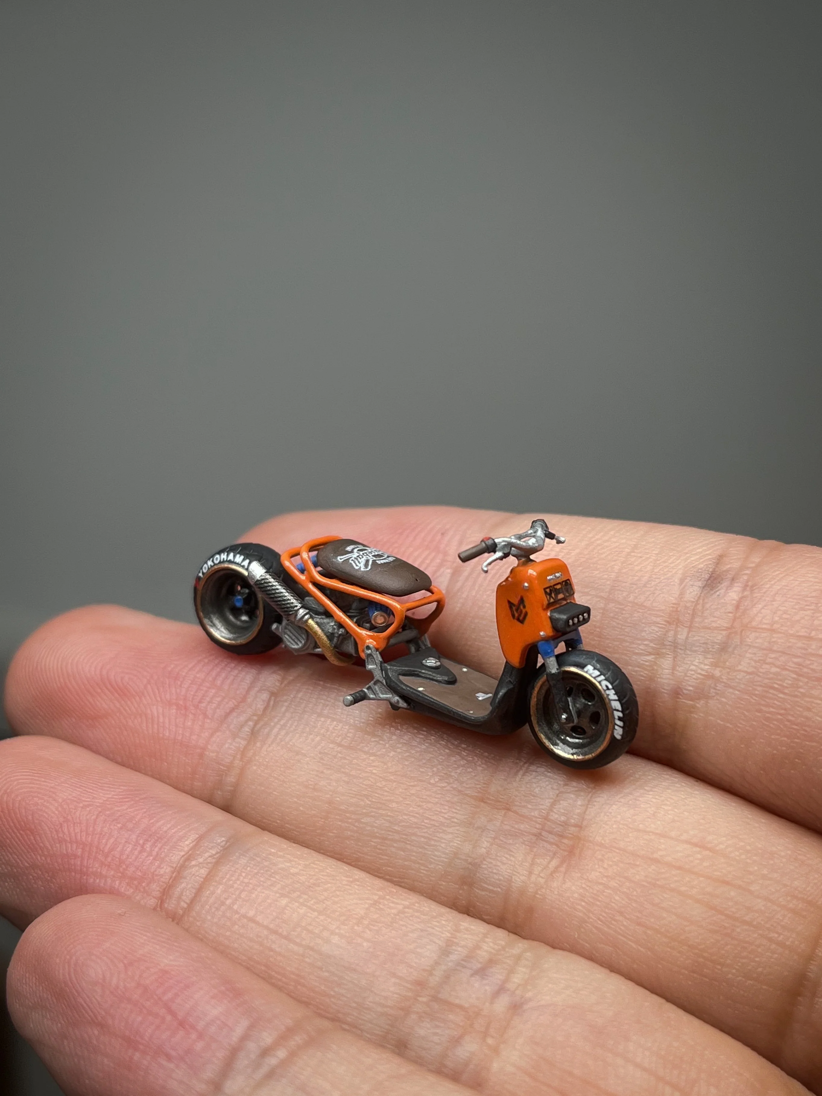 1/64 Scale Japanese Zoomer Original Hella Flush Modified Motorcycle Doll White Model Unpainted Diorame