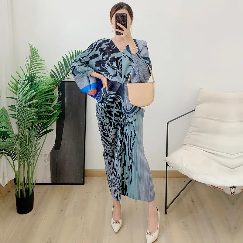 Pleated V-neck Fishtail Dress 2022 Autumn New Print Bat Sleeve Fishtail Long Dress Slim And Foreign