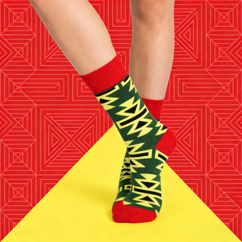 

1pair Retro Geometric Pattern Mid-Calf Socks - Red & Green Contrast Ethnic Style Fashion Socks