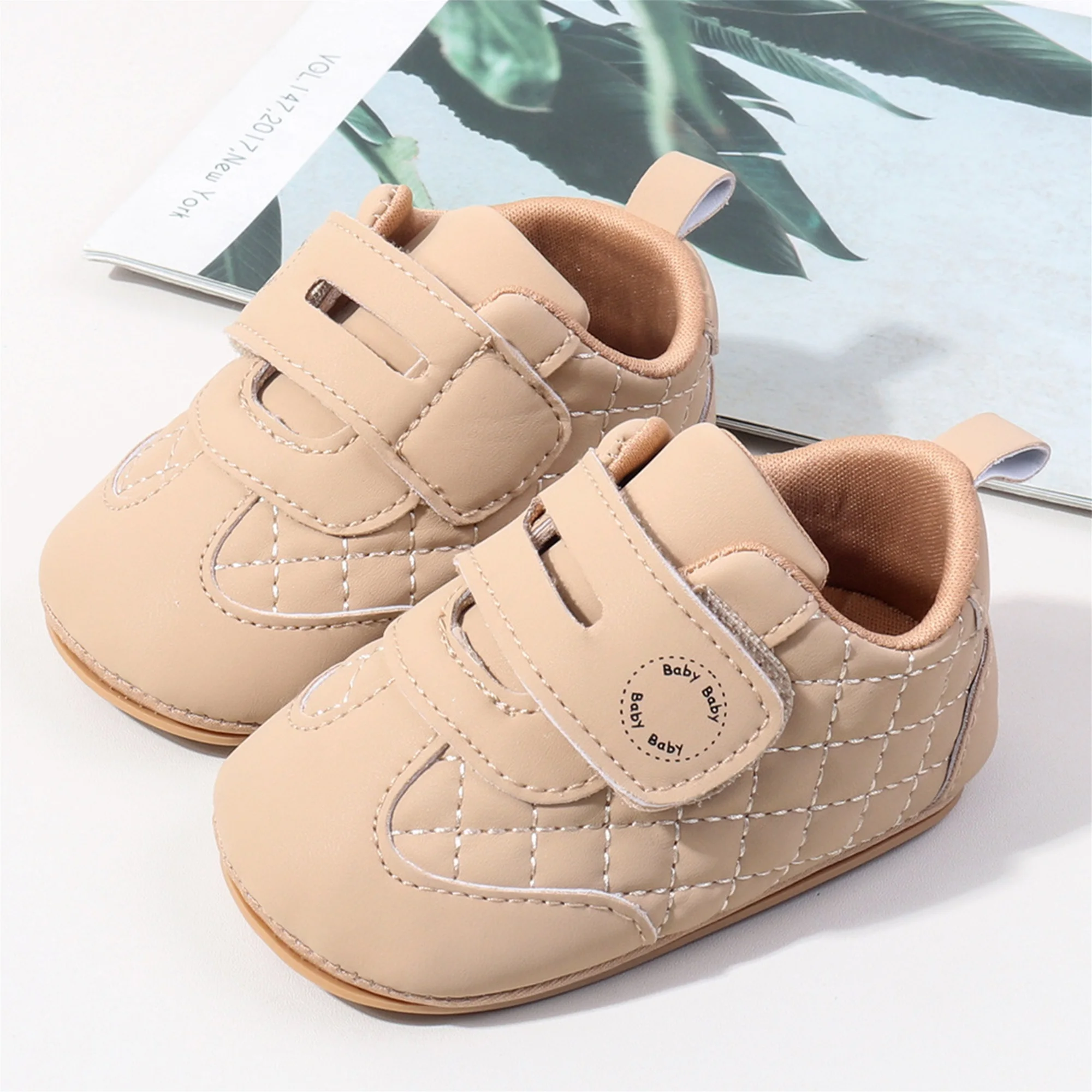 

Cute Baby Sneakers Flexible Sole Slip-Resistant First Walker Shoes for Infants Unisex Toddler Shoes for Indoor and Outdoor Use
