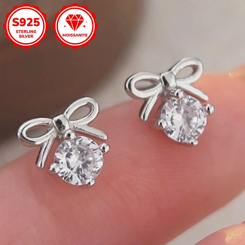 1pair 0.5Carat S925 Silver Sparkling Moissanite Earrings, An Elegant Gift for Birthdays, Anniversaries and Valentine's Day.