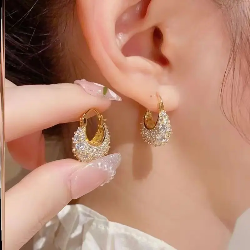 Ear buckle women's high-end sense exquisite temperament earrings light luxury niche design new circle fashion French earrings
