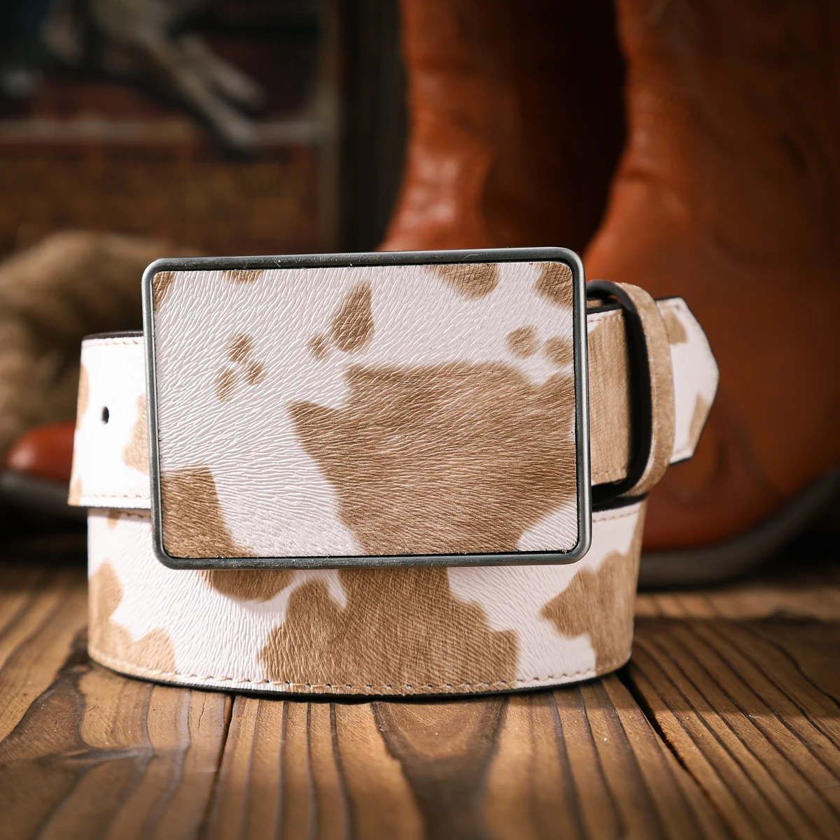 Ein lässiger und retroer Gürtel, ein Taillenaccessoire für Kleidung im Western-Stil, Metallschnalle, PU-Gürtel, geeignet für Männer und Frauen. – Detail 3