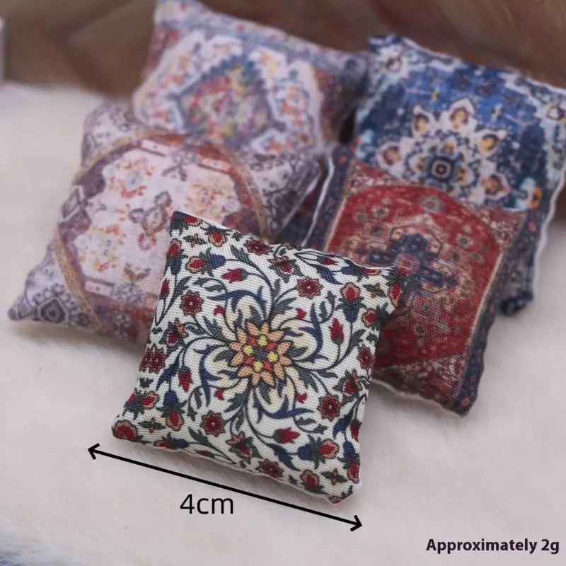 

2 шт., 1/12, миниатюрная мебель для кукольного домика, игрушки, милые богемные подушки для дивана, кровати, аксессуары