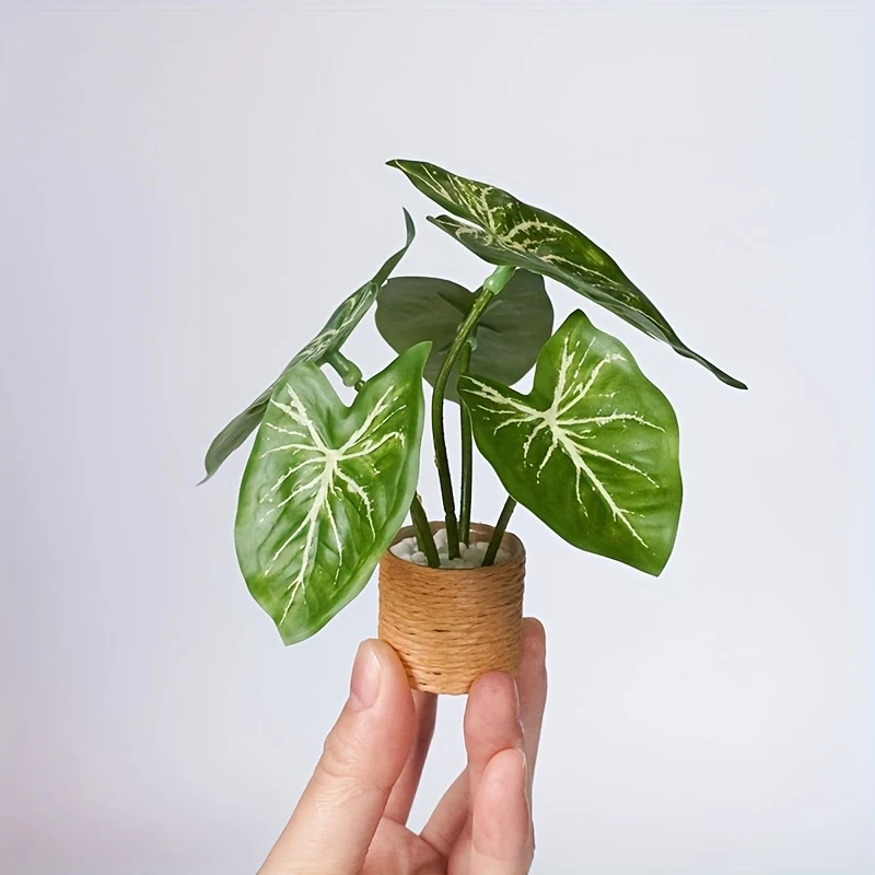 Mini Planta Artificial de Alocasia con Vetas Blancas, Maceta Tejida a Mano, Decoración de Mesa para Casa de Muñecas, Pequeño Regalo Creativo de Cumpleaños