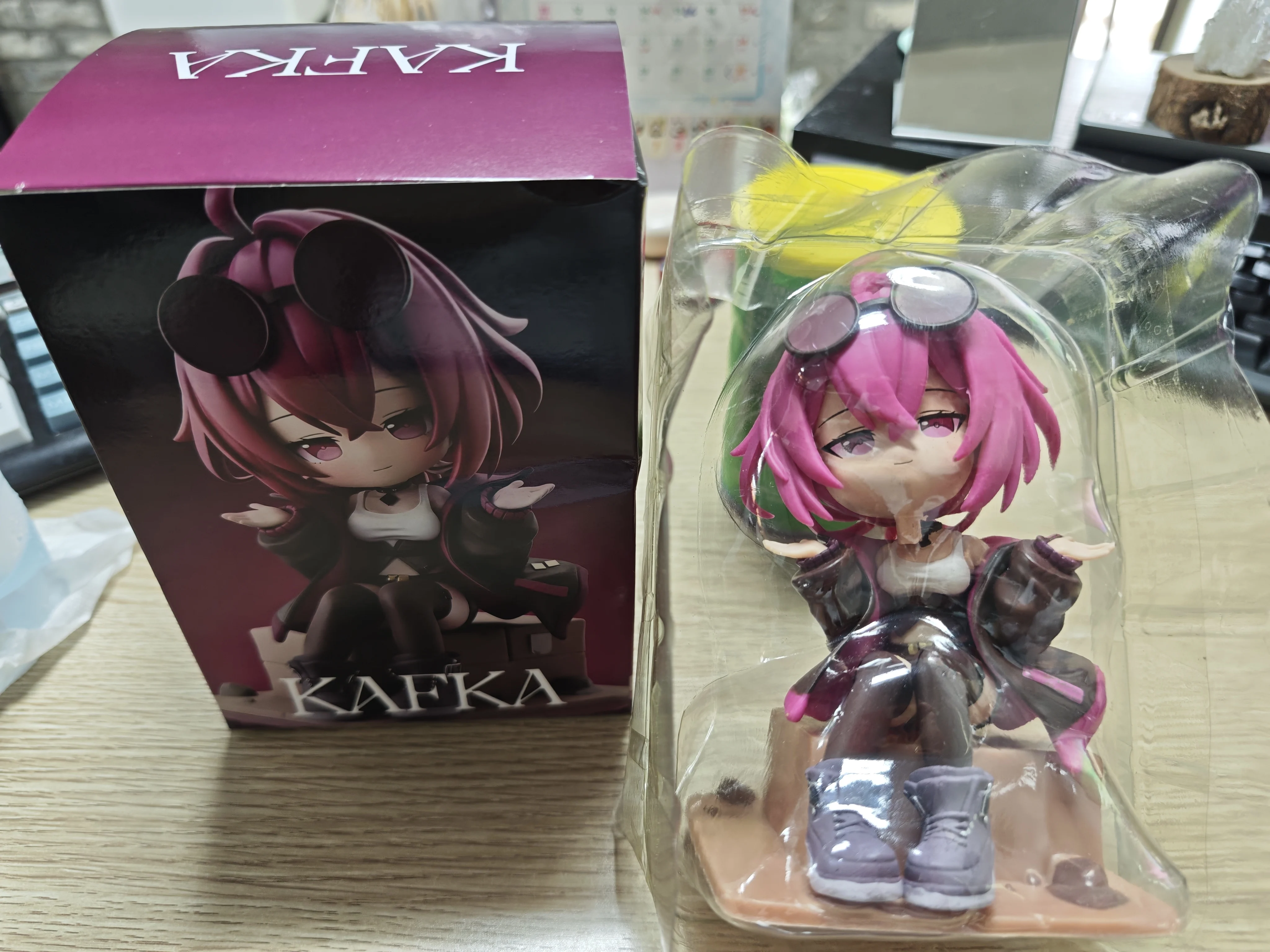 

Honkai Star Rail Kafka Figure Q Version Sitting Pose PVC Anime Statue Desktop Decoration Birthday Gift