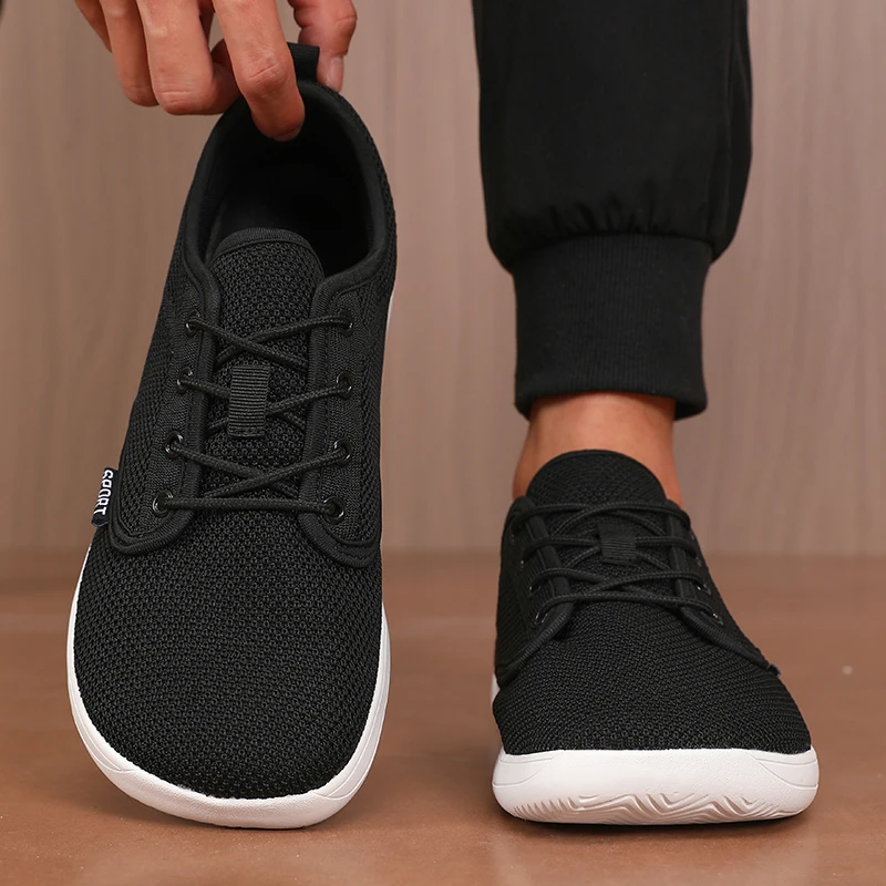 Scarpe da uomo Sneakers Punta larga A piedi nudi Casual Larga Ultima tela alla moda Scarpe piatte nere Scarpe da uomo in mesh traspirante