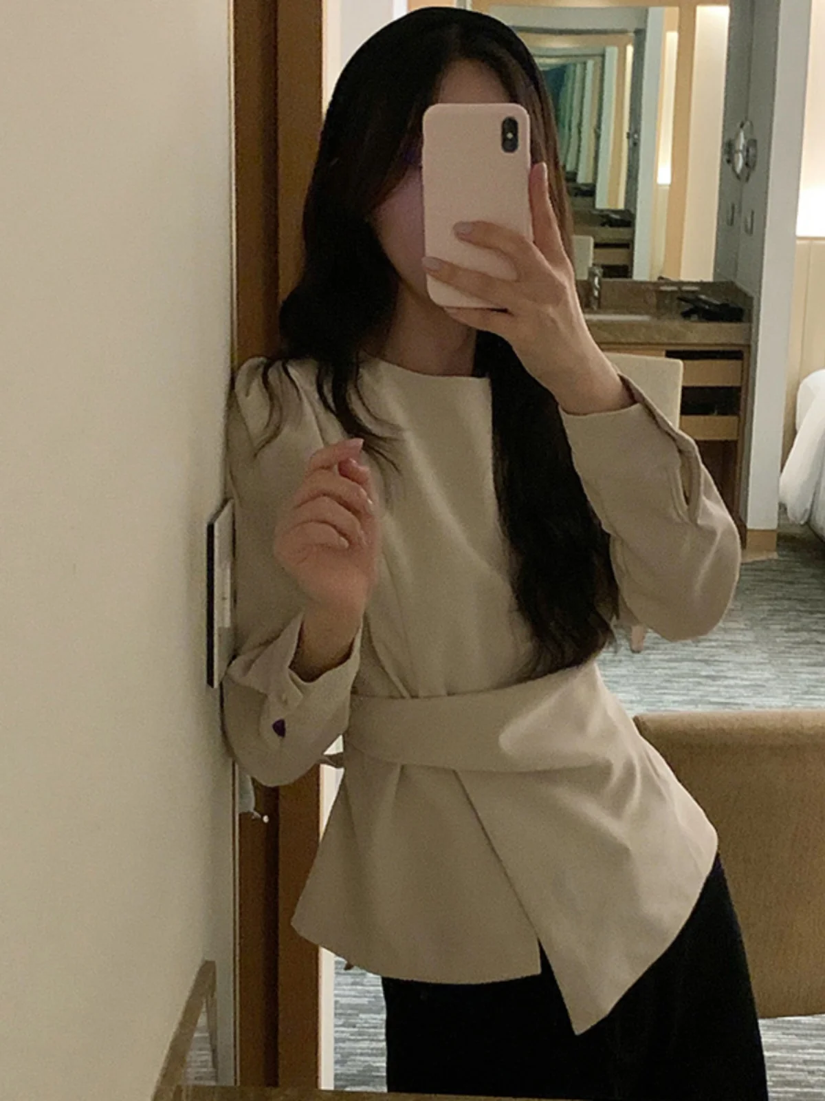 

Женская блузка ранневесеннего сезона 2025 с бантом, асимметричным подолом, приталенная, в корейском стиле, для офиса