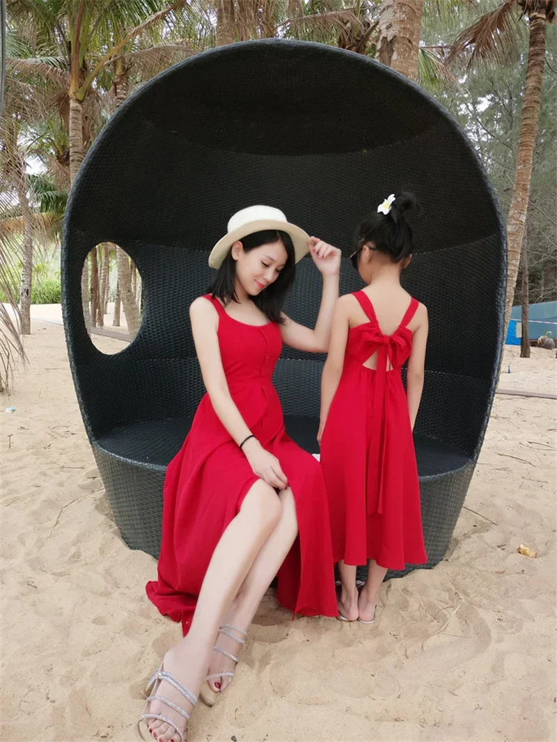 

2024 New Women Girls Dress Family Matching Outfits Suspender Backless Mother Daughter Beach Elegant Party Vestidos Family Look