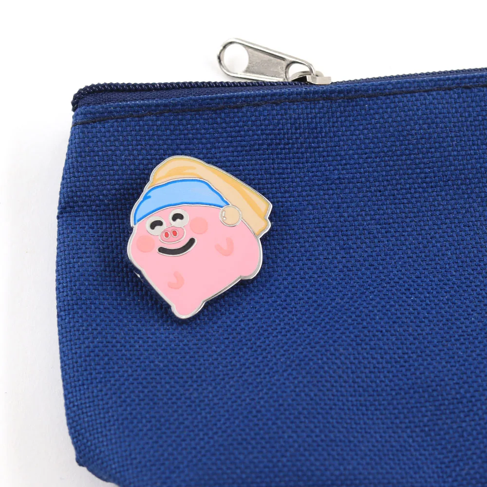 Lustige berühmte Kunstparodie-Emaille-Pins, kreative Schweinchen-Broschen mit Perlenohrring, niedliche rosa Schweinchen-Abzeichen, Rucksack-Anstecknadel, Schmuck – Detail 5