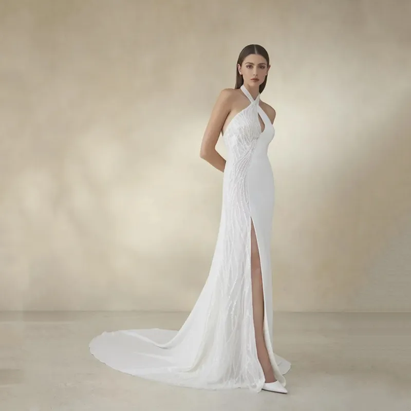 Vestido de novia de satén con corte Halter de sirena blanca elegante, plisado Simple, abertura lateral alta, cuentas brillantes, tren de barrido, espalda descubierta Sexy 2024