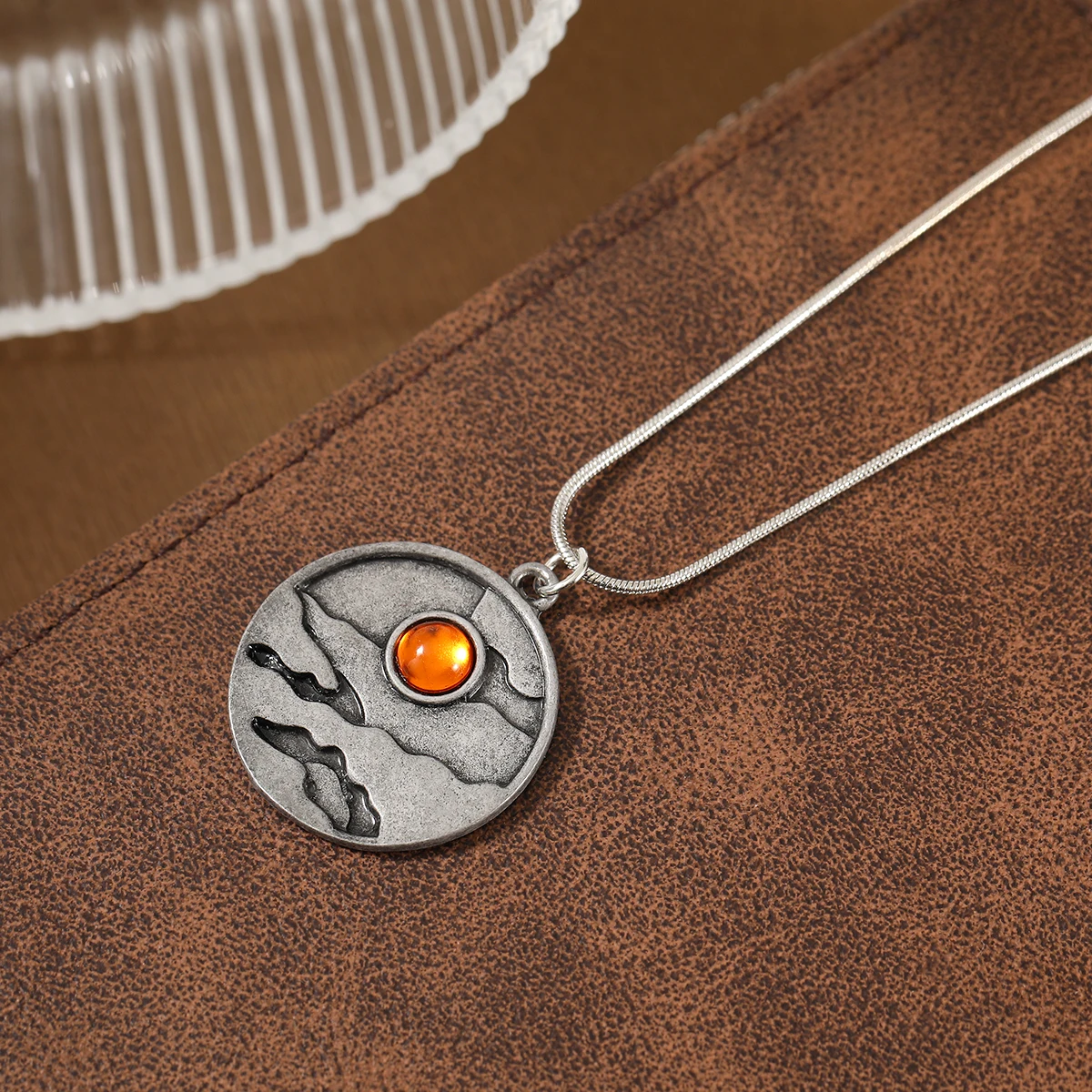 Ethnic Style Mountain Sunset Round Pendant Necklace Inlaid Synthetic Gem For Women, Ideal For Casual Vacation Matching