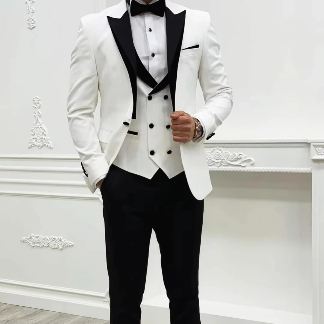 

Мужской костюм-тройка белого цвета с черными лацканами: пиджак, жилет и черные брюки. Идеально для деловых встреч, вечеринок, свадеб, банкетов и торжественных мероприятий.