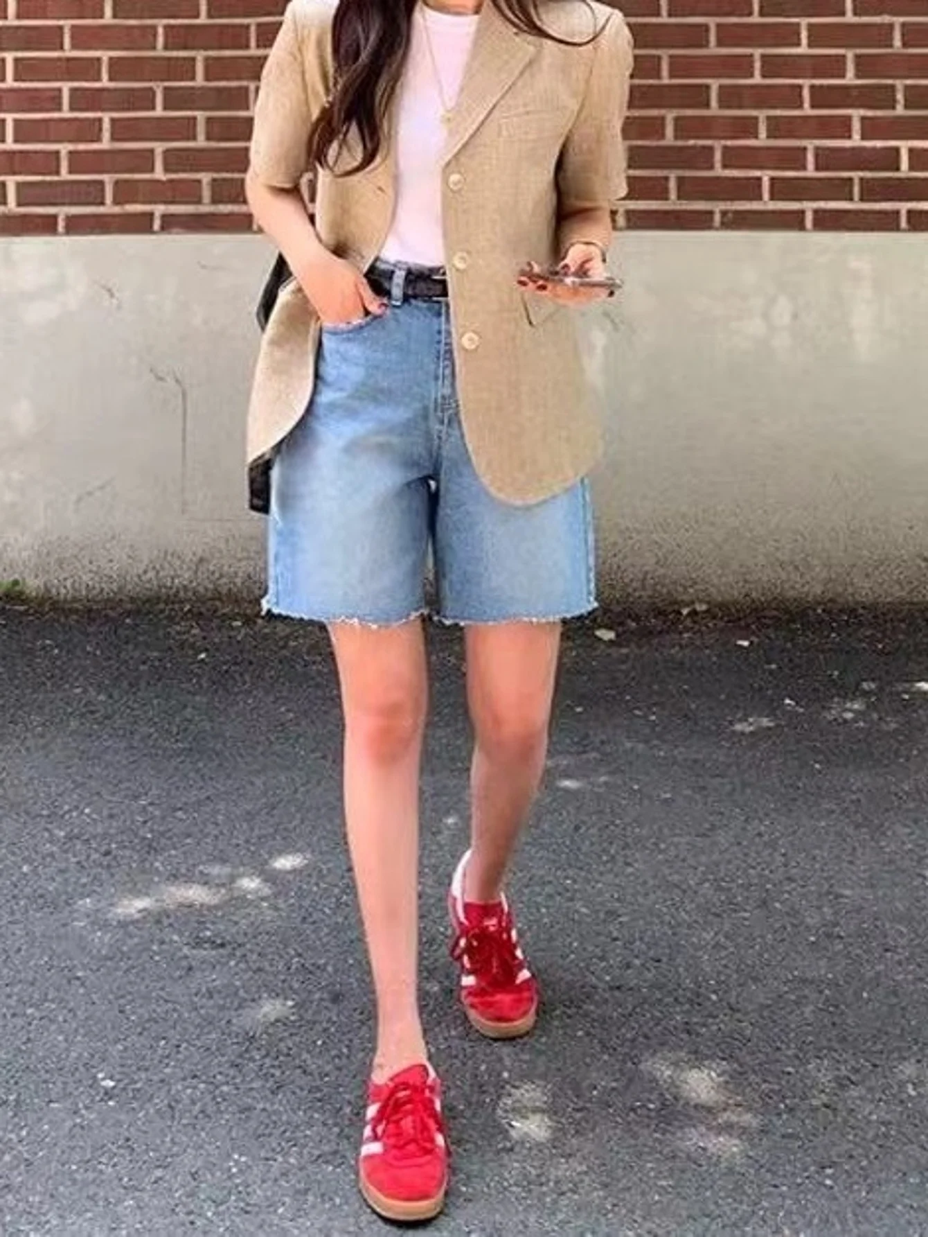 

Мужские синие джинсовые шорты, облегающие, оригинального дизайна, в стиле Y2K, модные джинсовые брюки. Аксессуары и ремни в комплект не входят.