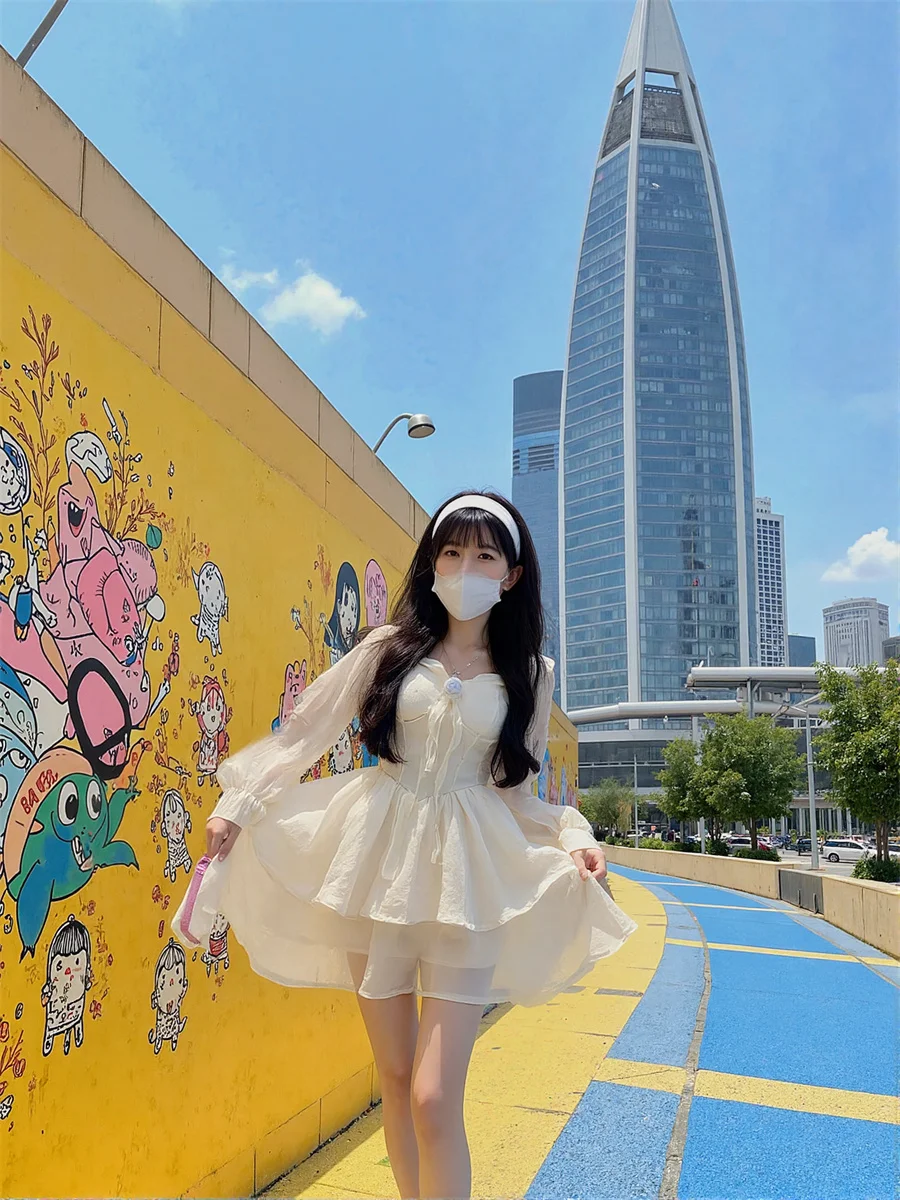 ชุดเดรสผู้หญิงสีขาว ทรงเข้ารูป สไตล์หวาน ผ้าบางเบา ใส่สบาย เหมาะสำหรับฤดูใบไม้ร่วง ปรับได้ ใช้เป็นชุดนอนได้ ดีไซน์สวยงาม ทรงเข้ารูป