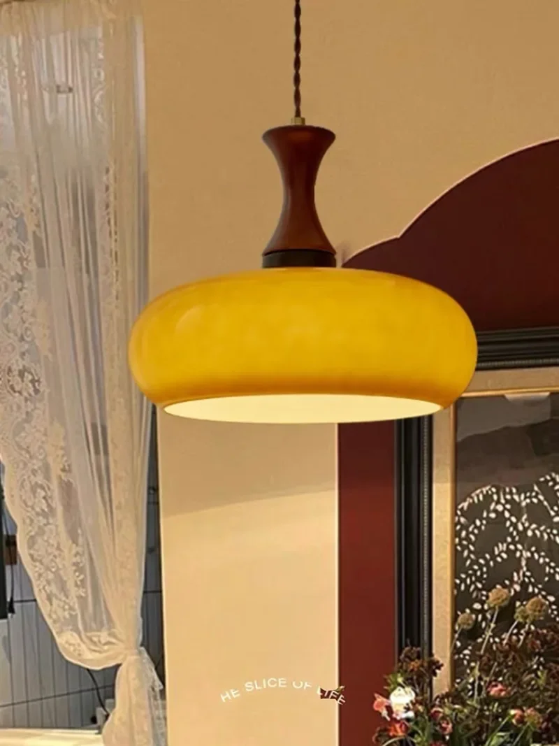 ร้านอาหารสไตล์วินเทจยุคกลาง, โคมไฟระย้ารูปผลพลับสำหรับบาร์, สไตล์เรโทรญี่ปุ่นแบบบาวเฮาส์, โคมไฟกระจกหน้าต่างระเบียง, โคมไฟทางเดิน