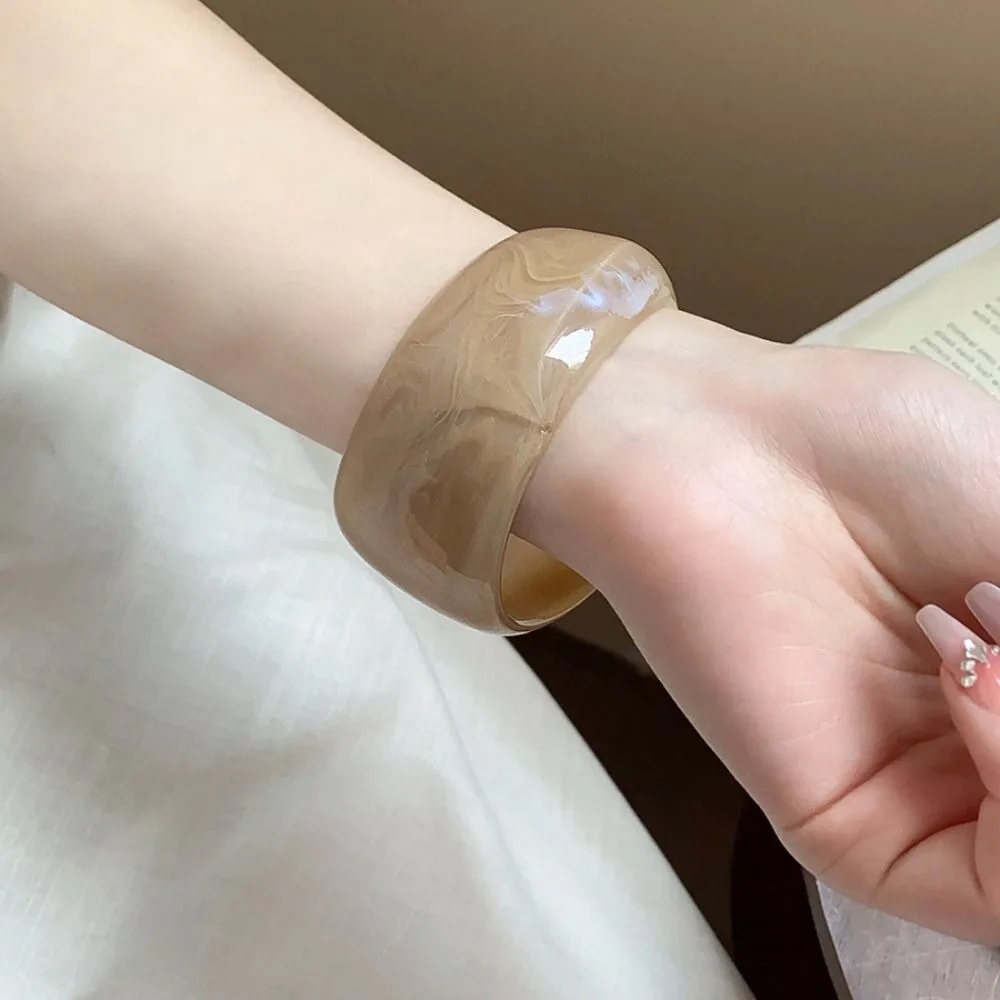 مبالغ فيها الرجعية الاكريليك الإسورة الملونة خمر غير النظامية واسعة سوار مكتنزة الأقلية تصميم هندسي اليد الدائري الفتيات