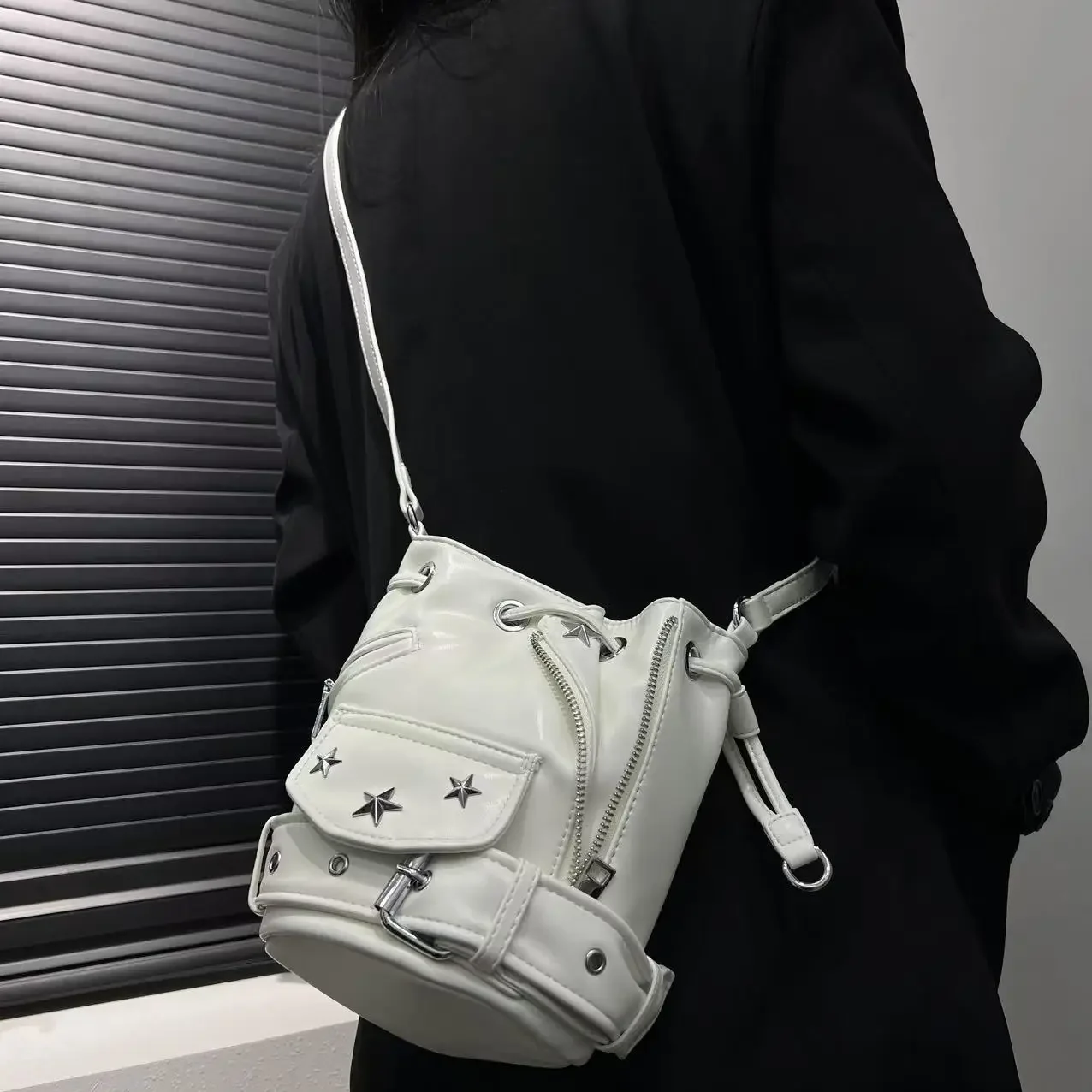 Fashion Punk Star Drawstring Cylinder Bucket Bag PU Leather Small Shoulder Crossbody Purse for Teen Girls Daily Street Style