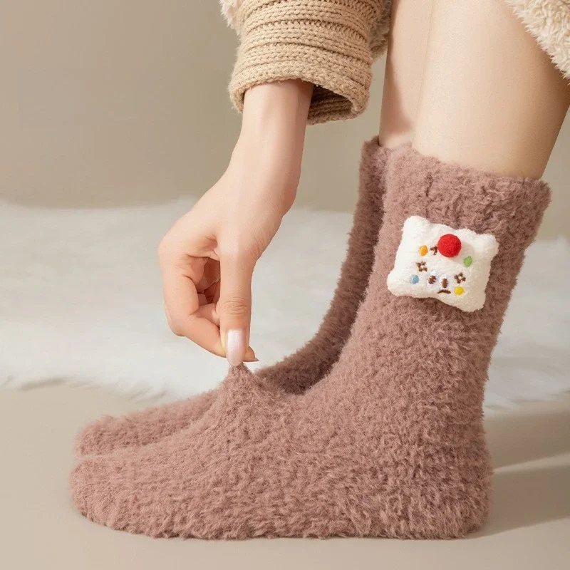

Коралловые бархатные женские зимние утолщенные плюшевые теплые удобные носки для сна, милые милые носки-тапочки с героями мультфильмов, красивые чулки плюс