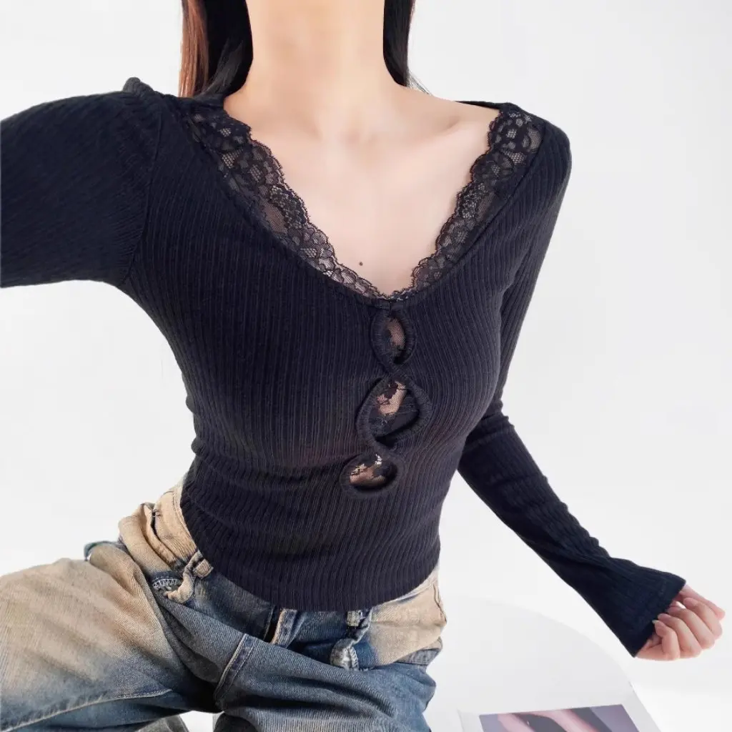 

Spice Girl Women's Large V-neck T-shirt with Lace Stitching Hollow Design Long Sleeve Slim-fit Inner Top for Winter