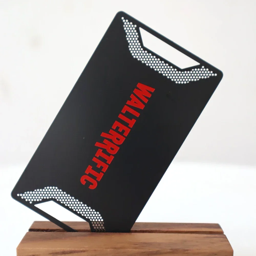 بطاقة ائتمان معدنية من الفولاذ المقاوم للصدأ باللون الأسود غير اللامع مقاس بطاقة RFID NFC بطاقة عمل معدنية للبيع بالجملة