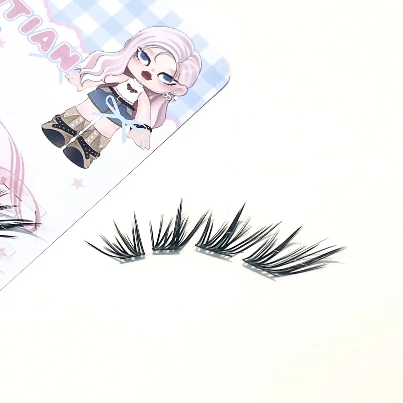 Doudoutian Fox Thai Manga Slanted Lashes Fine Soft Clusters Lightweight Invisible Clear Band Natural Thai Shooting Makeup view 6