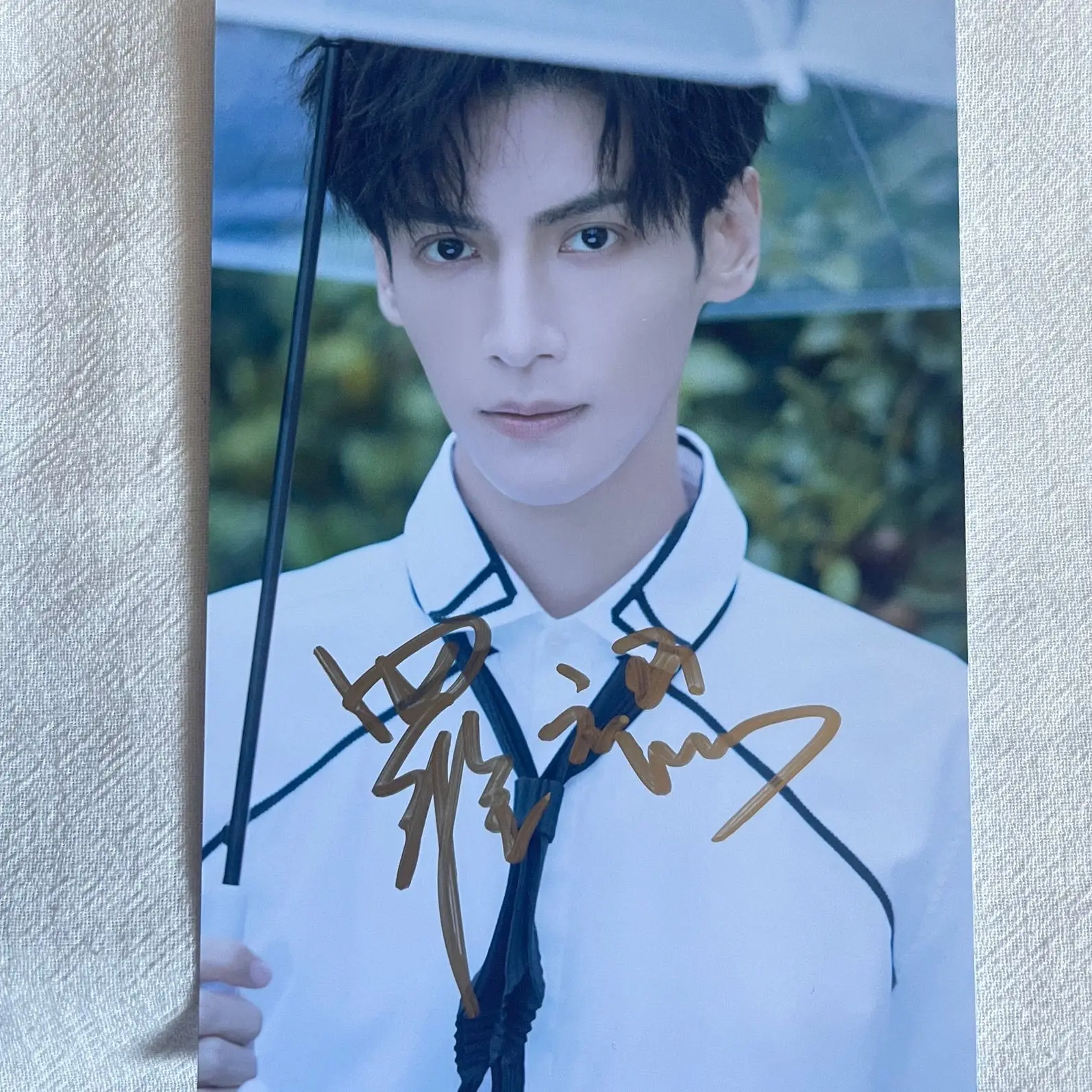 Luo Yunxi till the end of the moon personally signed promotional photos is not a printed birthday gift for classmates or friends