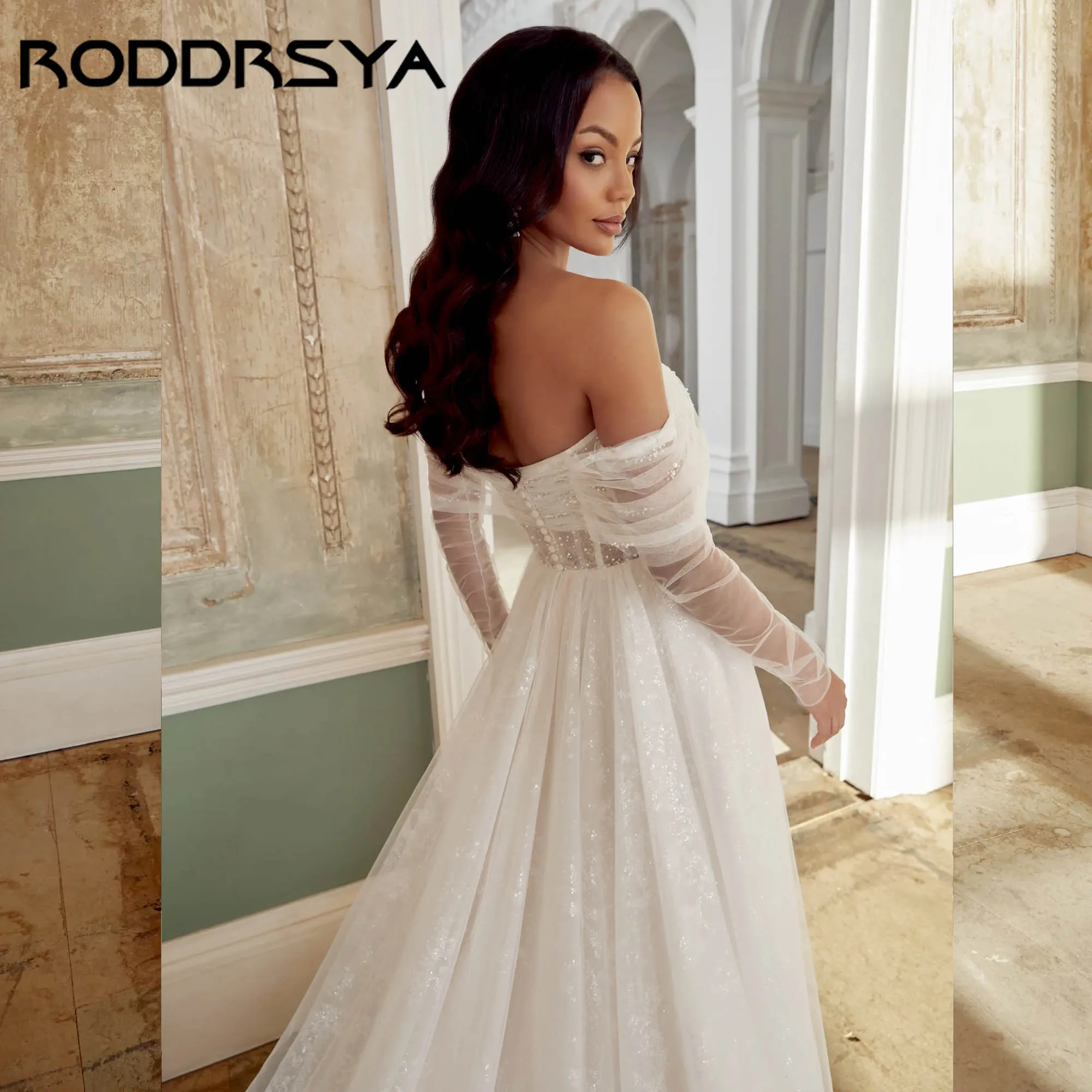 Suknia ślubna RODDRSY, linia A, tiul z efektem błyszczący, rozcięcie, odkryte ramiona, odkryte plecy, elegancka, dekolt w serduszko, vestidos de novia, możliwość personalizacji.