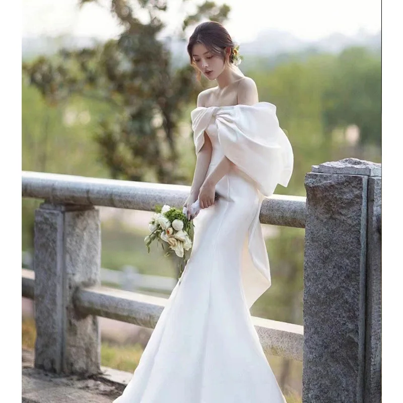 Satin Weißes Hochzeitskleid Meerjungfrau Herzförmiger Ausschnitt Falten Elegant Schulterfrei Maßgeschneiderte Brautkleider Vestidos De Novias