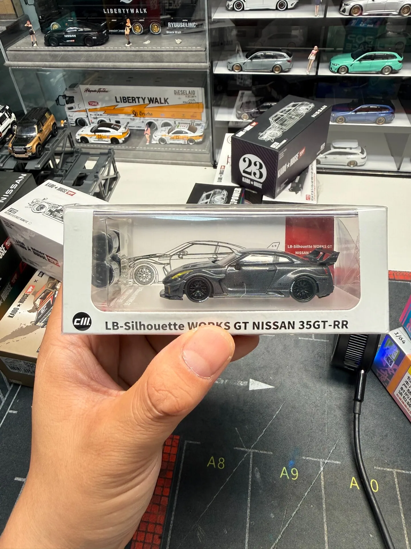 Модель автомобиля из литого металла LB-Silhouette WORKS GT 35GT-RR в масштабе 1:64