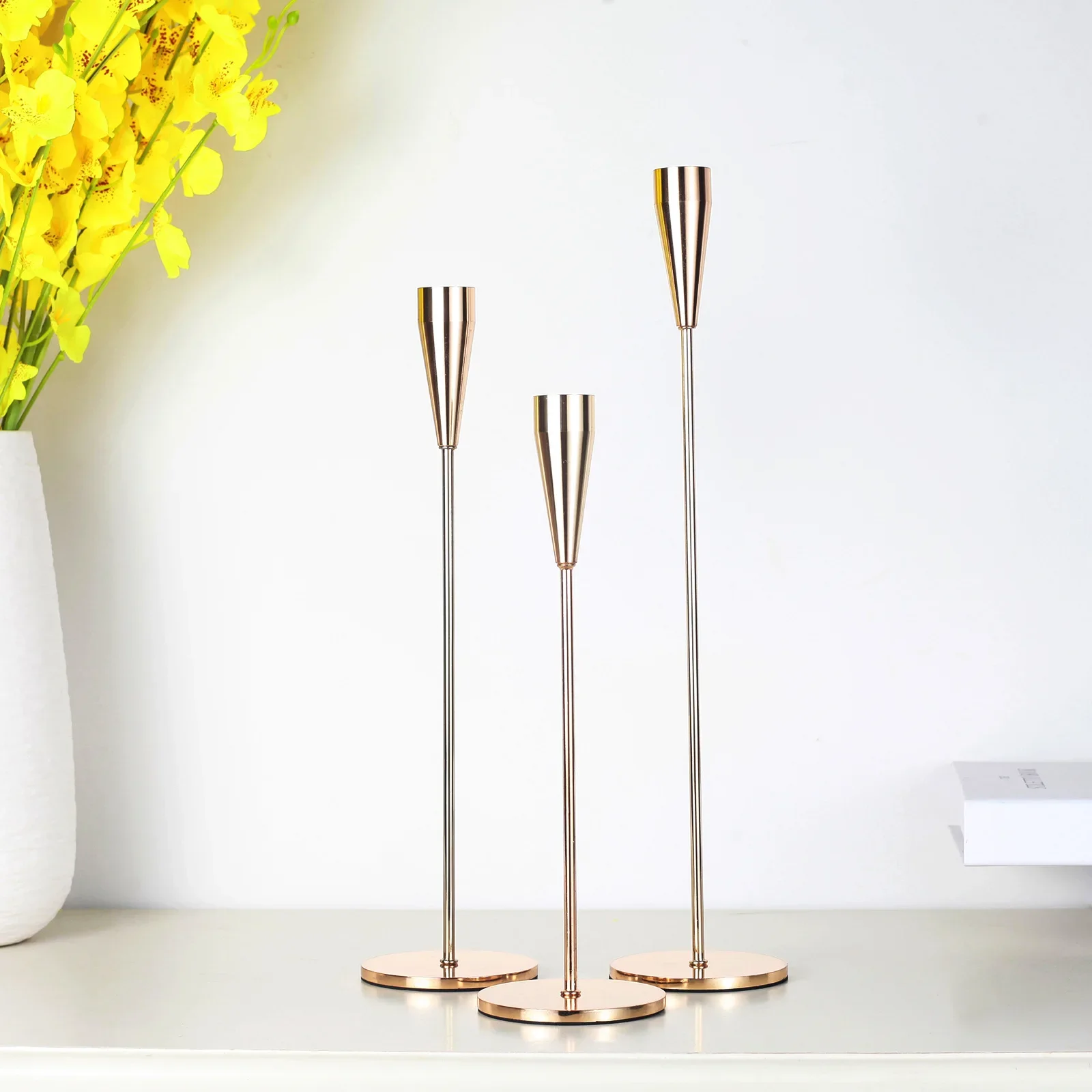 z Hot Sale Dinner Wedding Decoration Bright Gold Round Bottom Support Column Metal Candle Holder