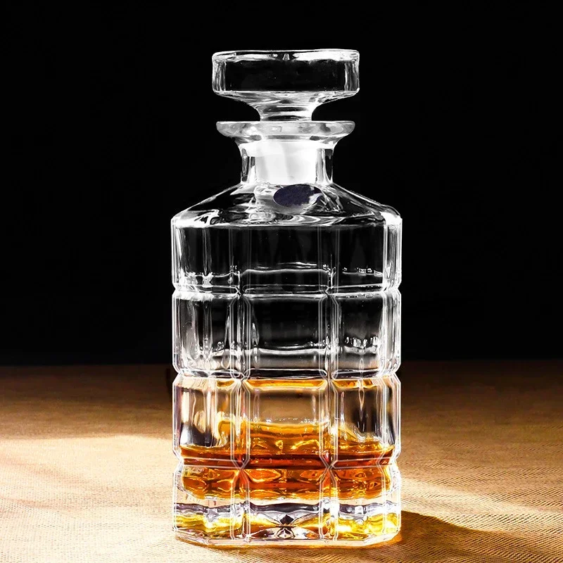 

Hellodream-Square Shape Crystal Whiskey Decanter, Lead-Free, Luxury Whiskey Decanter for Liquor, Scotch Bourbon 29.75 oz