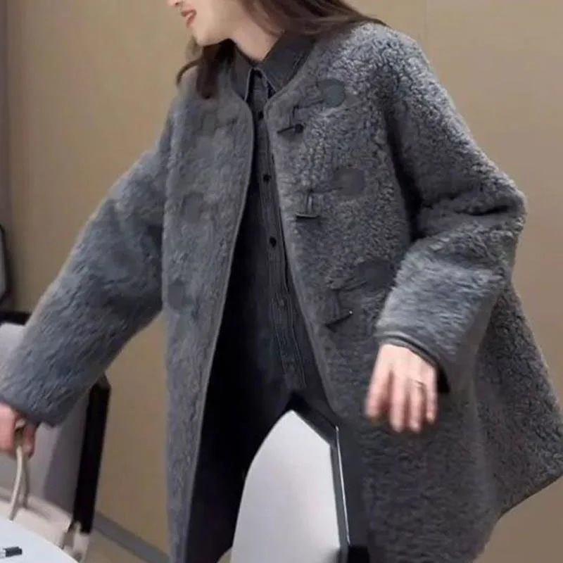 Women's Fur Coat 2026 Winter New Dark Grey Lamb Wool Coat  Fur One Piece Bull Horn Buckle Loose Warm Western Style Outwear