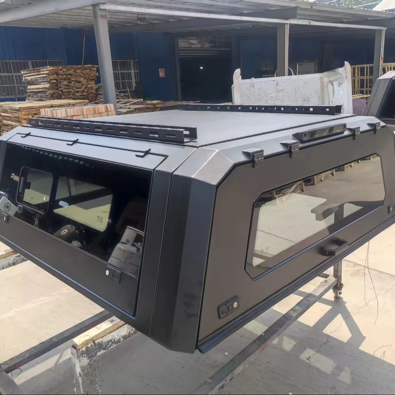

Steel Truck Pickup Canopy Hardtop F150 Camper Shell Waterproof Car Accessory with Manual Operation and Locking Tailbox