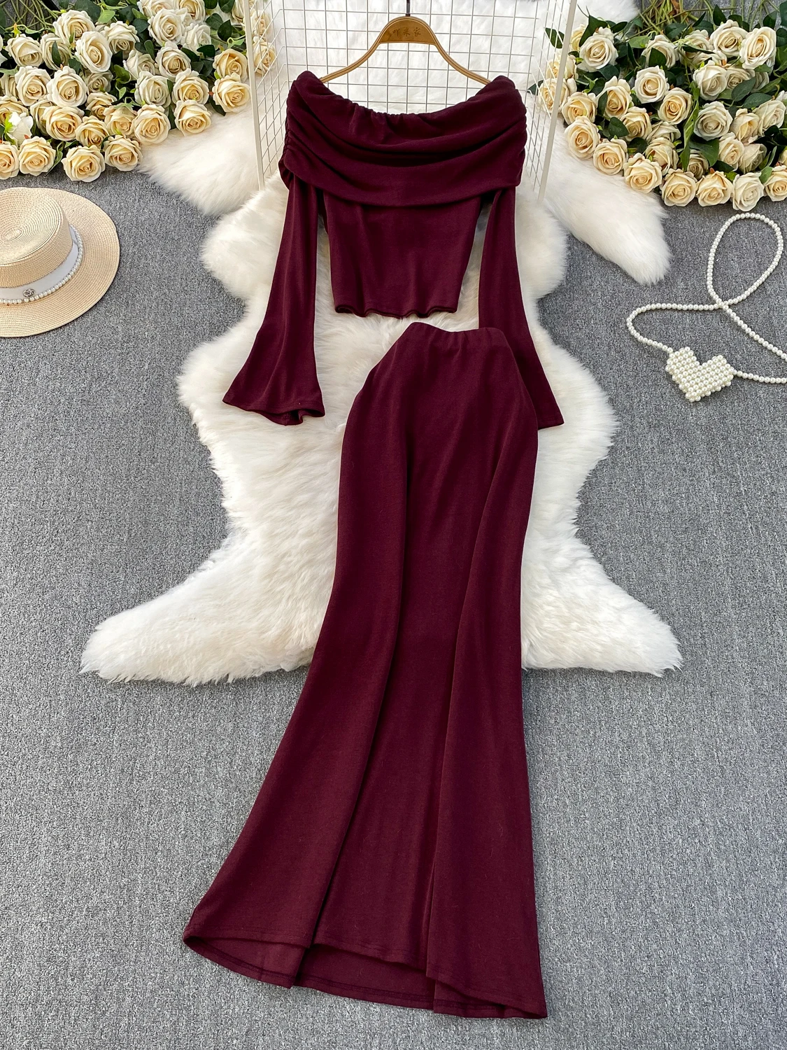 سترة Ele ort محبوكة بكتف واحد على شكل جرس سترة عالية الخصر بقصة ضيقة طقم تنورة طويلة للشابات