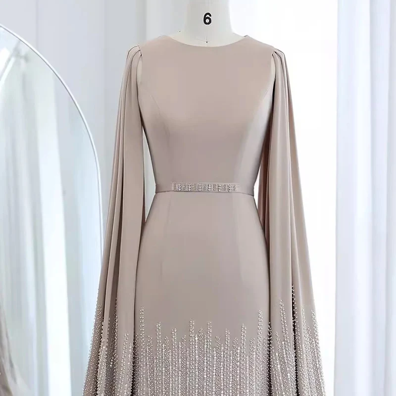 ชุดราตรีหรูหรา Cape Sleeves Mermaid Silhouette พรหมชุด Rhinestone เข็มขัด Ruffled Hem แม่ของชุดเจ้าสาว