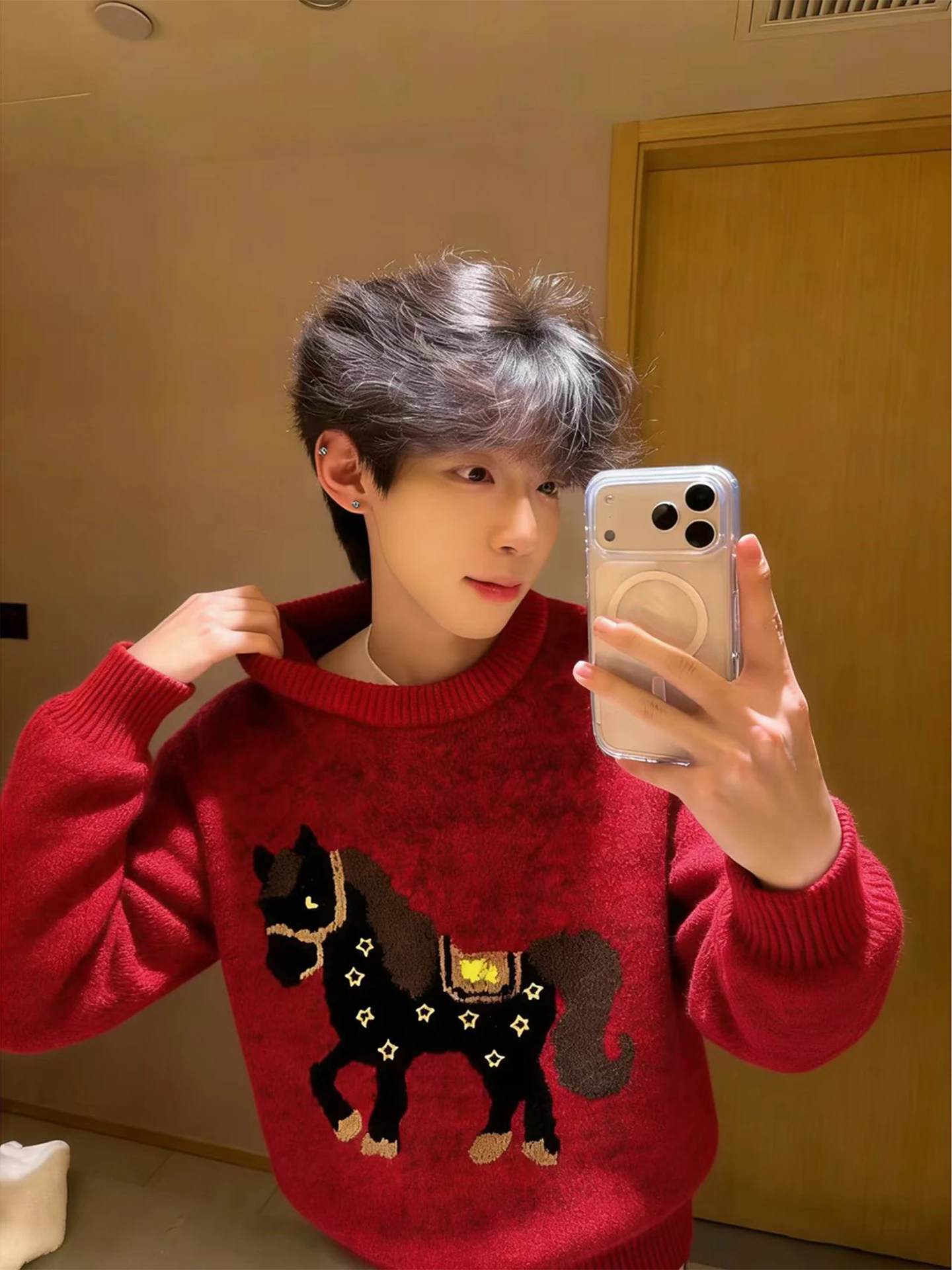 

Красный вязаный свитер с вышивкой для мужчин, создающий праздничную атмосферу, базовая рубашка-поддевка, осенне-зимняя модная повседневная свободная мягкая кофта