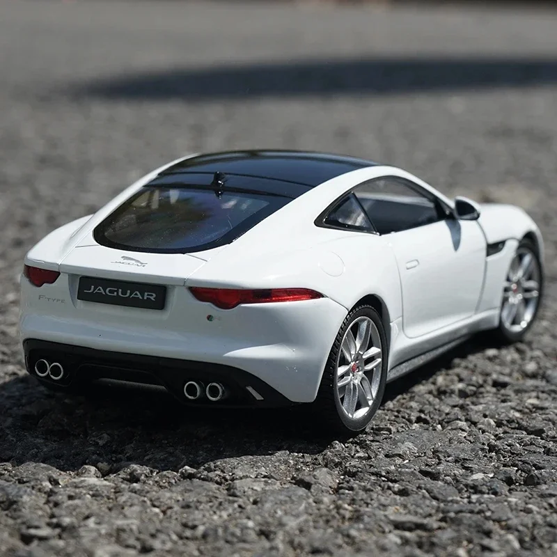 1:24 WELLY JAGUAR F-Type Coupe Alloy Sports Car Model Diecasts Metal Toy Vehicle Car Model Simulation Collection Gifts Toys