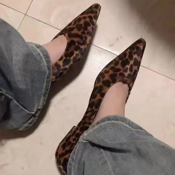 TRAF, zapatos de tacón cuadrado bajo con estampado Animal para mujer, zapatos sexis con punta estrecha y boca poco profunda, zapatos individuales elegantes de leopardo para otoño 2024