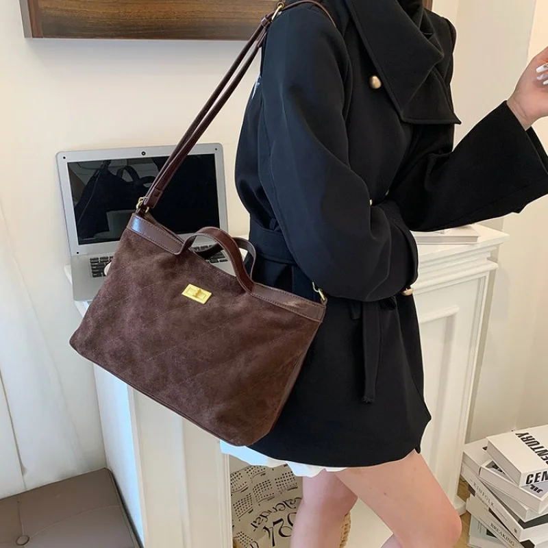 

Women's Handbag Crafted From Premium Leather Featuring Casual Simple Vintage And Paris Vintage Style​