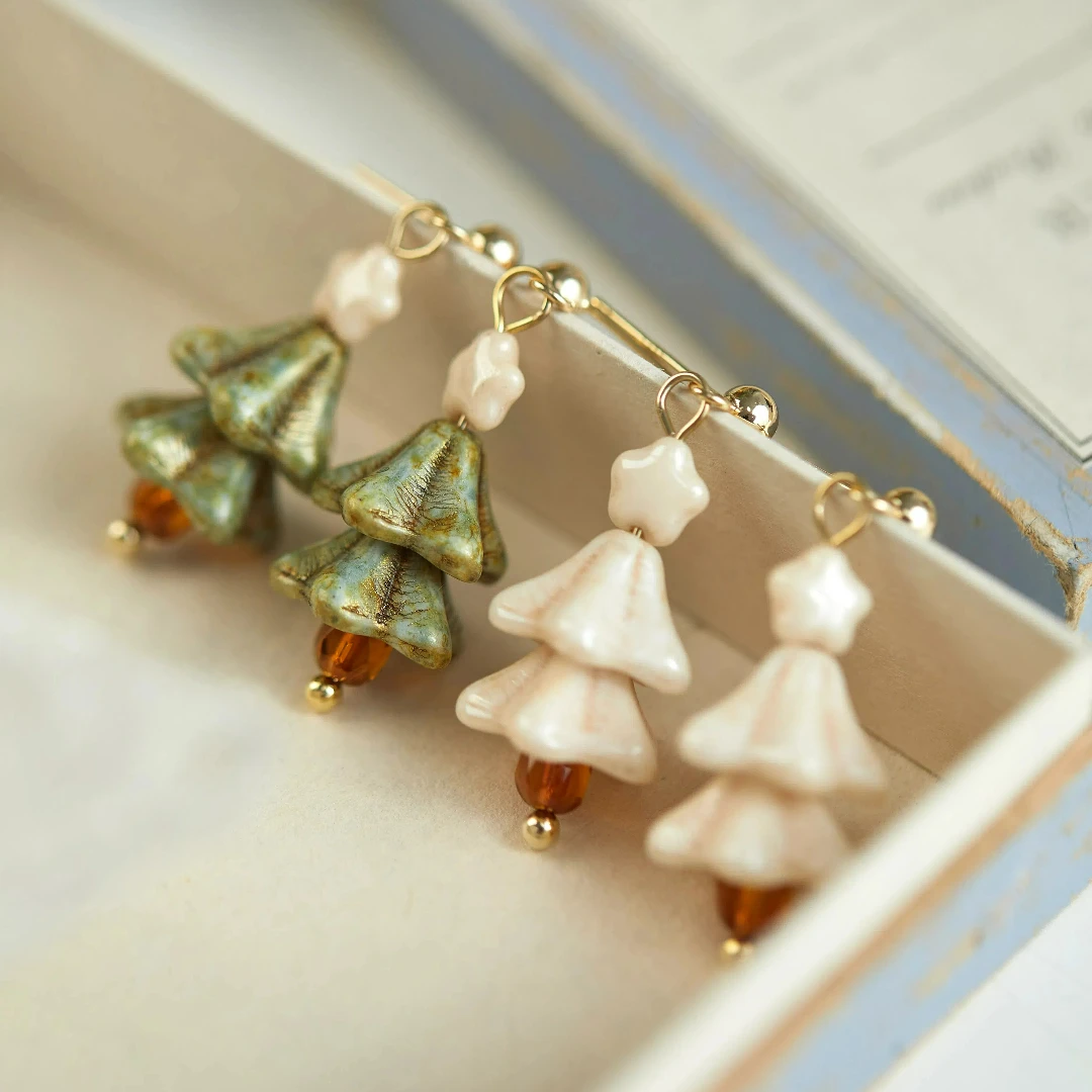 

Fahsion Miracle Christmas Vintage Green White Exquisite Cute Czech Glaze Christmas Tree Star Dangle Earrings for Women Girls