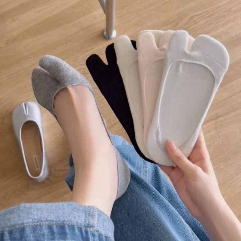 

Women Two Finger Socks Summer Thin Non-slip Invisible Low Cut Boat Sock Solid Breathable Cotton Tabi Socks Comfortable No Show