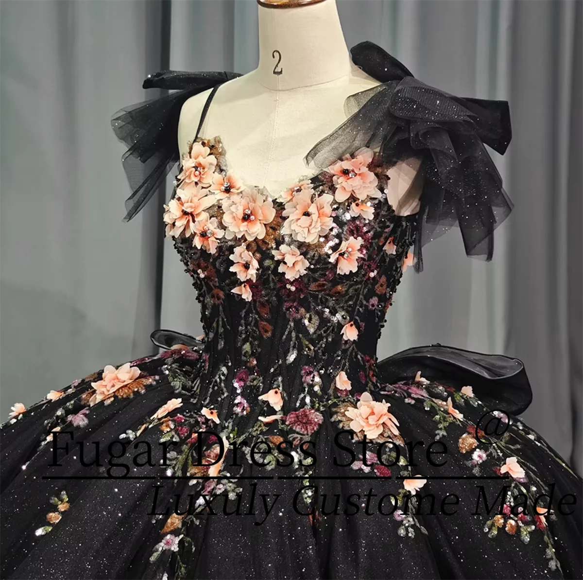 

Черное платье Quinceanera с v-образным вырезом по индивидуальному заказу, изысканное роскошное бальное платье с бусинами и лентой с завязкой на спине, платья de 15, quinceañera