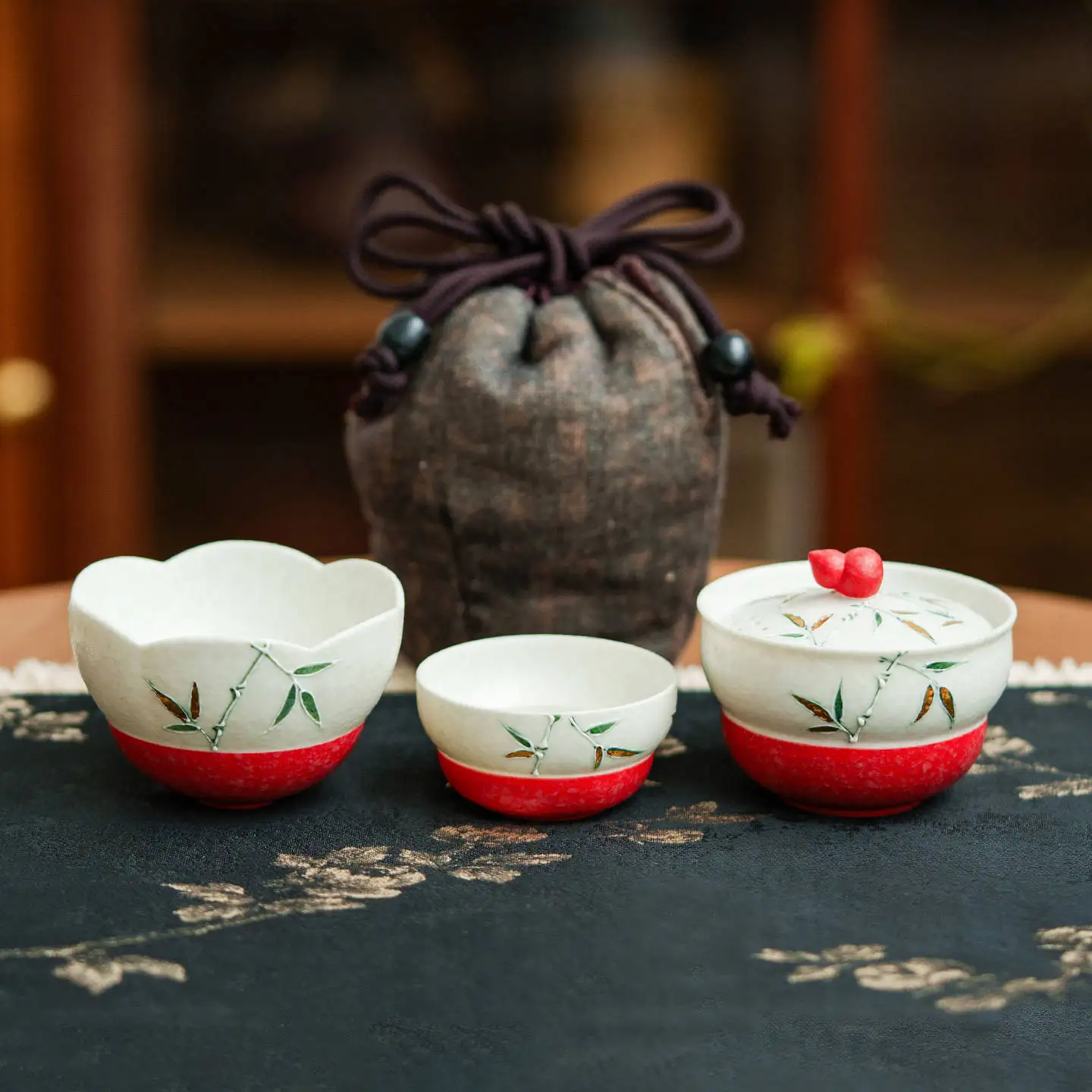 

Gilded Bamboo Express Teapot Set with 1 Pot 2 Cups Red Ceramic Portable Travel Tea Set Outdoor Tea Brewing Kit with Carry Bag